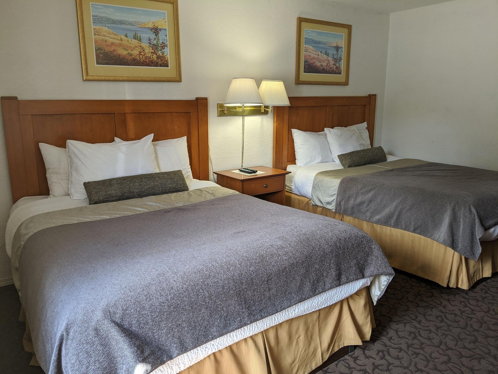 Howard Johnson By Wyndham Downtown Kamloops Exterior photo