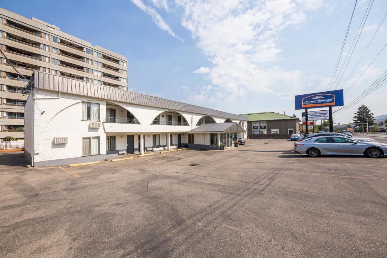 Howard Johnson By Wyndham Downtown Kamloops Exterior photo