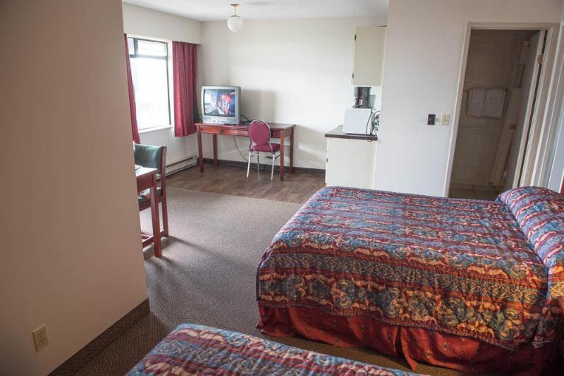 Howard Johnson By Wyndham Downtown Kamloops Exterior photo