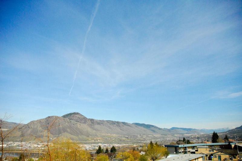 Howard Johnson By Wyndham Downtown Kamloops Exterior photo