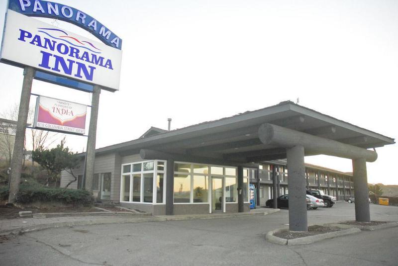 Howard Johnson By Wyndham Downtown Kamloops Exterior photo