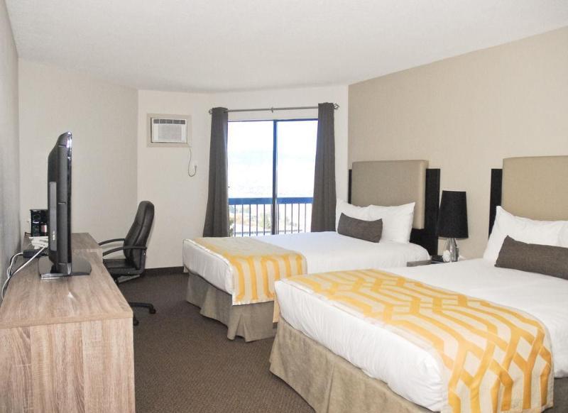 Howard Johnson By Wyndham Downtown Kamloops Exterior photo