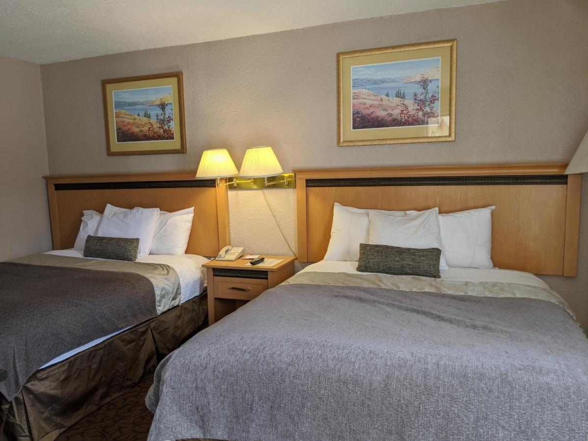 Howard Johnson By Wyndham Downtown Kamloops Exterior photo
